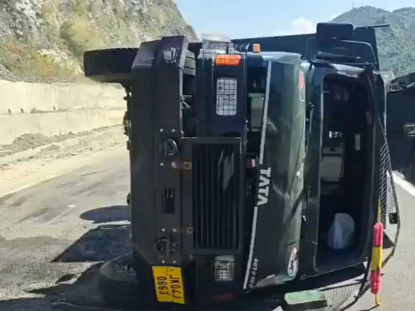 Vehicle overturns on the Jammu-Srinagar National Highway (Photo/ANI)