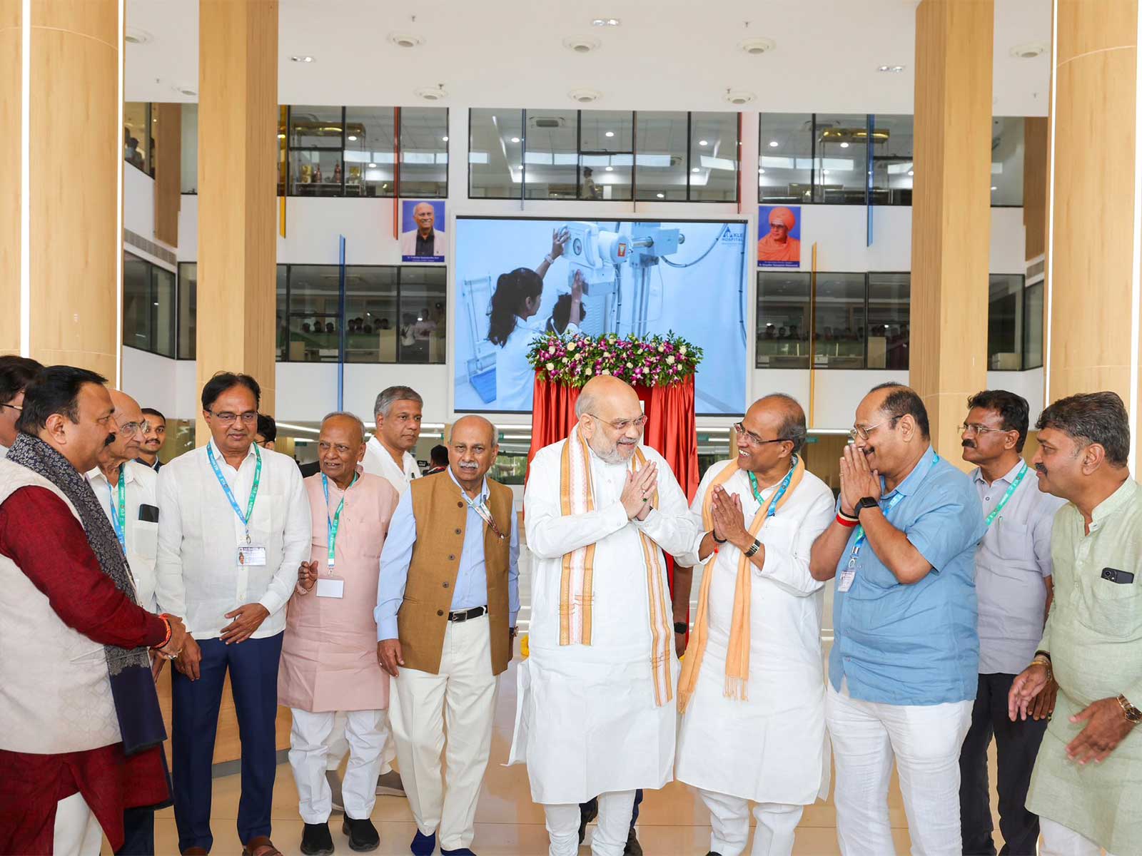 Union Minister Amit Shah visits KLE Hospital (Photo/PIB)