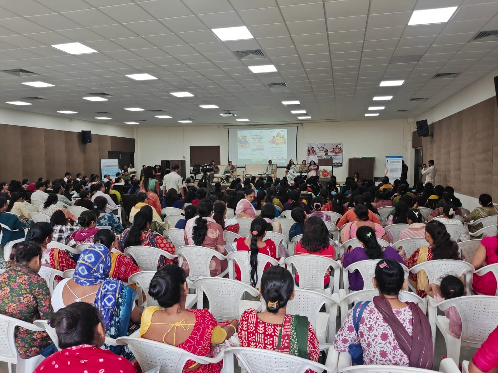 Aatmanirbhar Gruhini Karyakram (Photo/Gujarat CMO)
