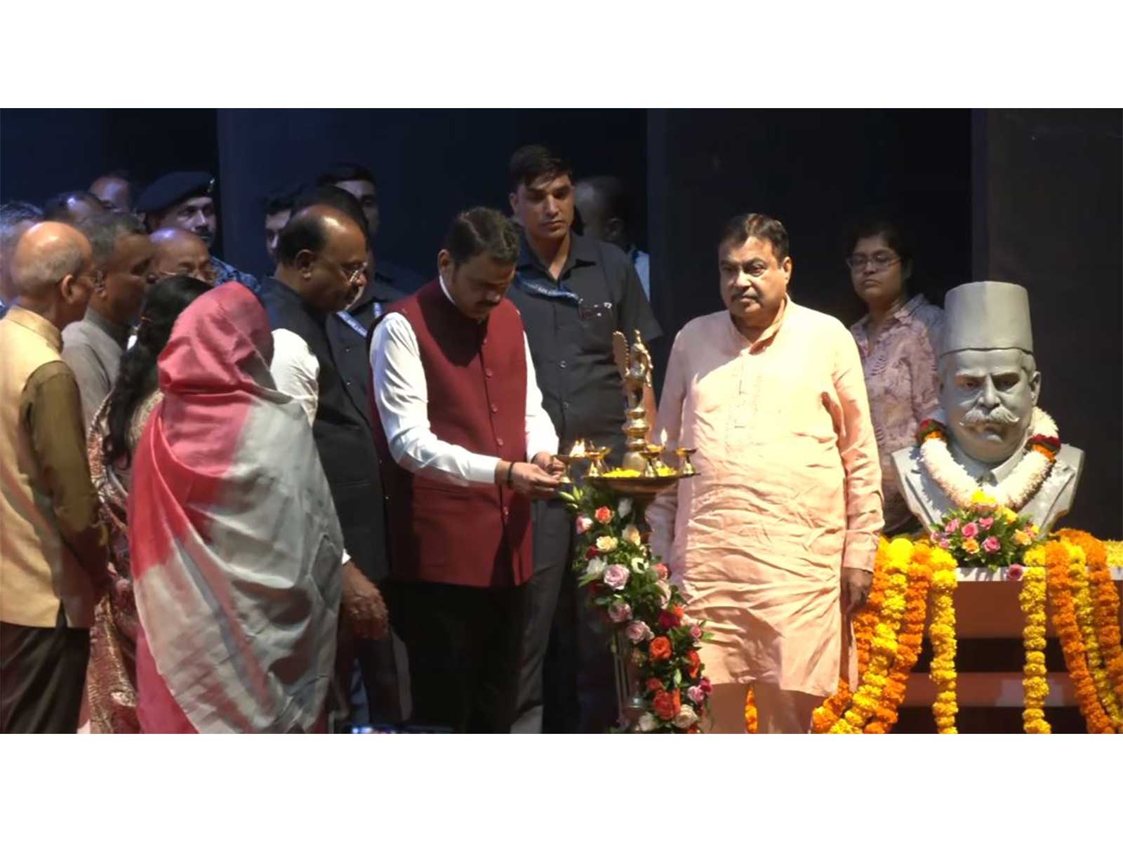 Union Minister Nitin Gadkari and Maharashtra Chief Minister Devendra Fadnavis (Photo/ANI)