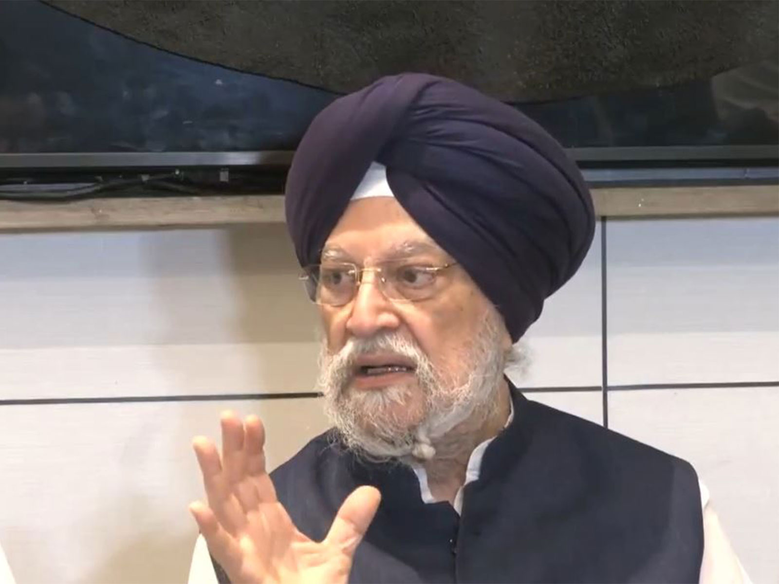  Union Minister for Petroleum and Natural Gas Hardeep Singh Puri (Photo/ANI)