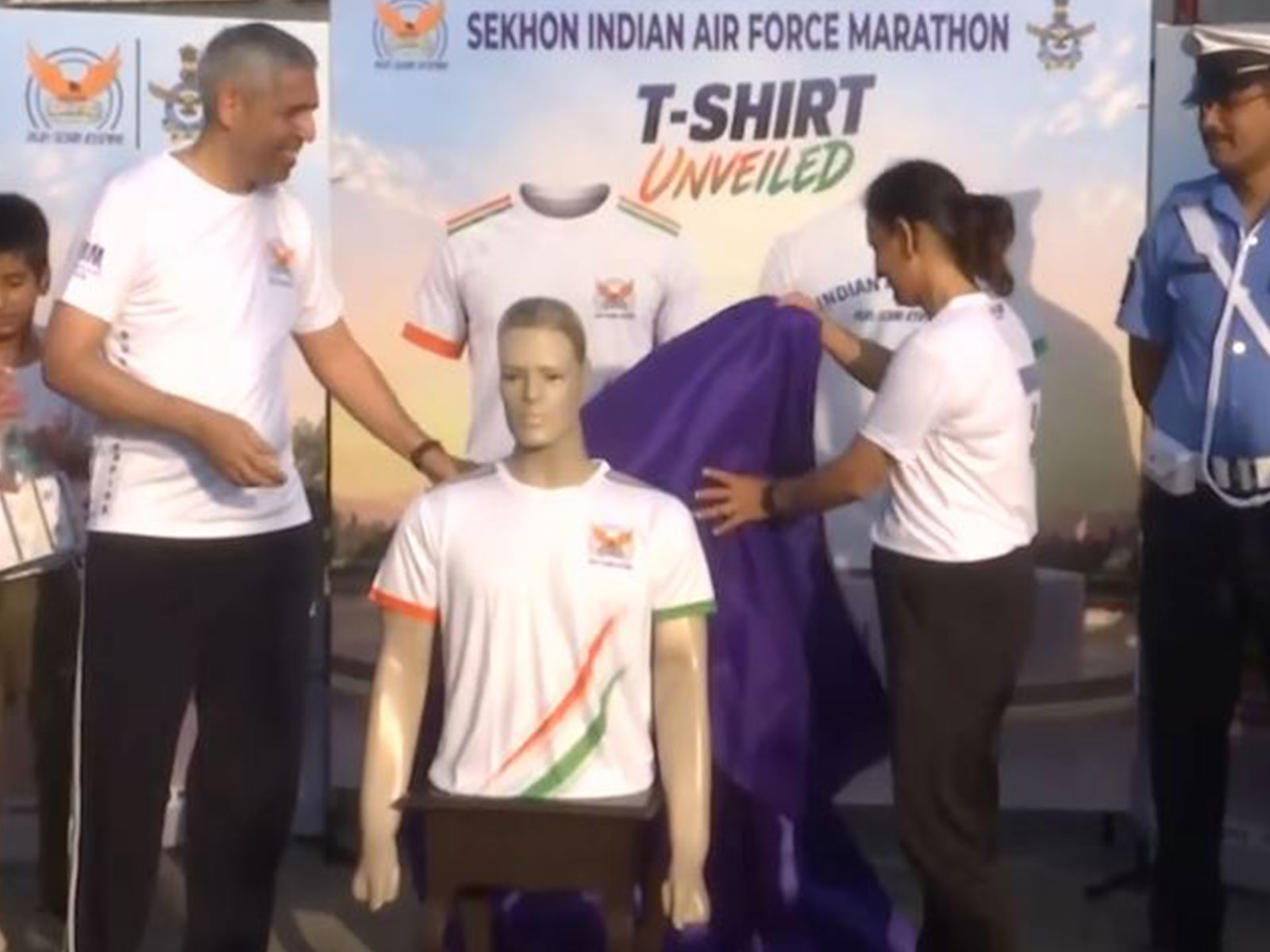 Marathon T-shirt was unveiled at the promo run (Photo/ANI)