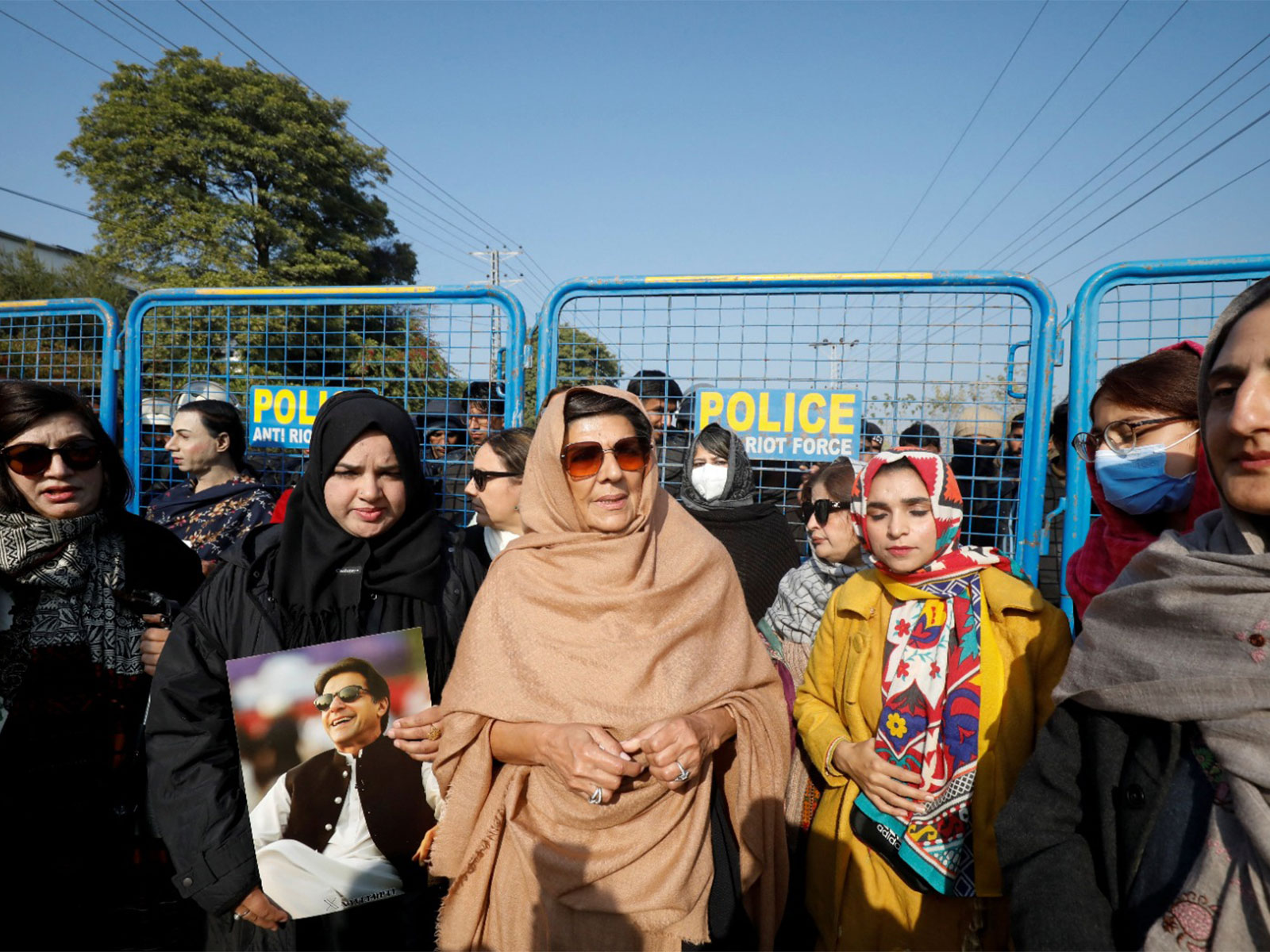 Aleema Khan, sister of jailed former Prime Minister of Pakistan and leader of the Pakistan Tehreek-e-Insaf (PTI) party, Imran Khan, along with supporters (File Photo/Reuters)