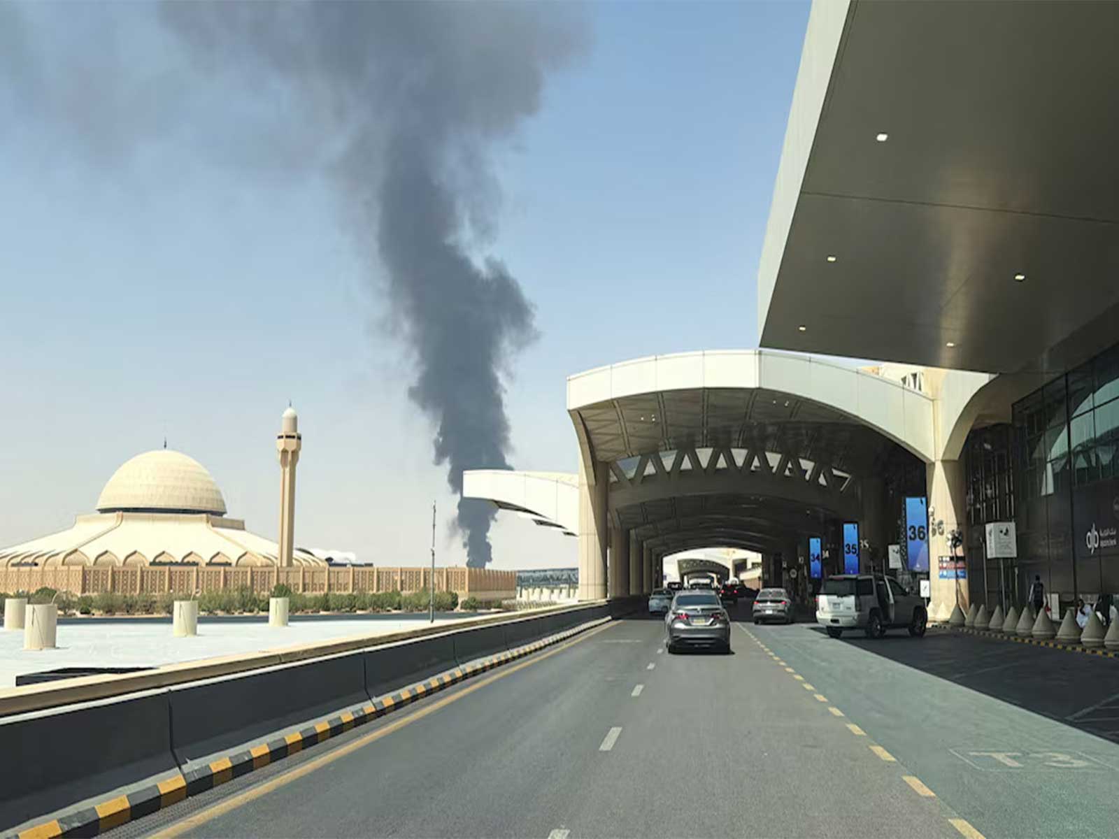 Large plume of black smoke rises from the fuel storage depot at King Khalid International Airport, in Riyadh, Saudi Arabia. (Photo/Reuters) 