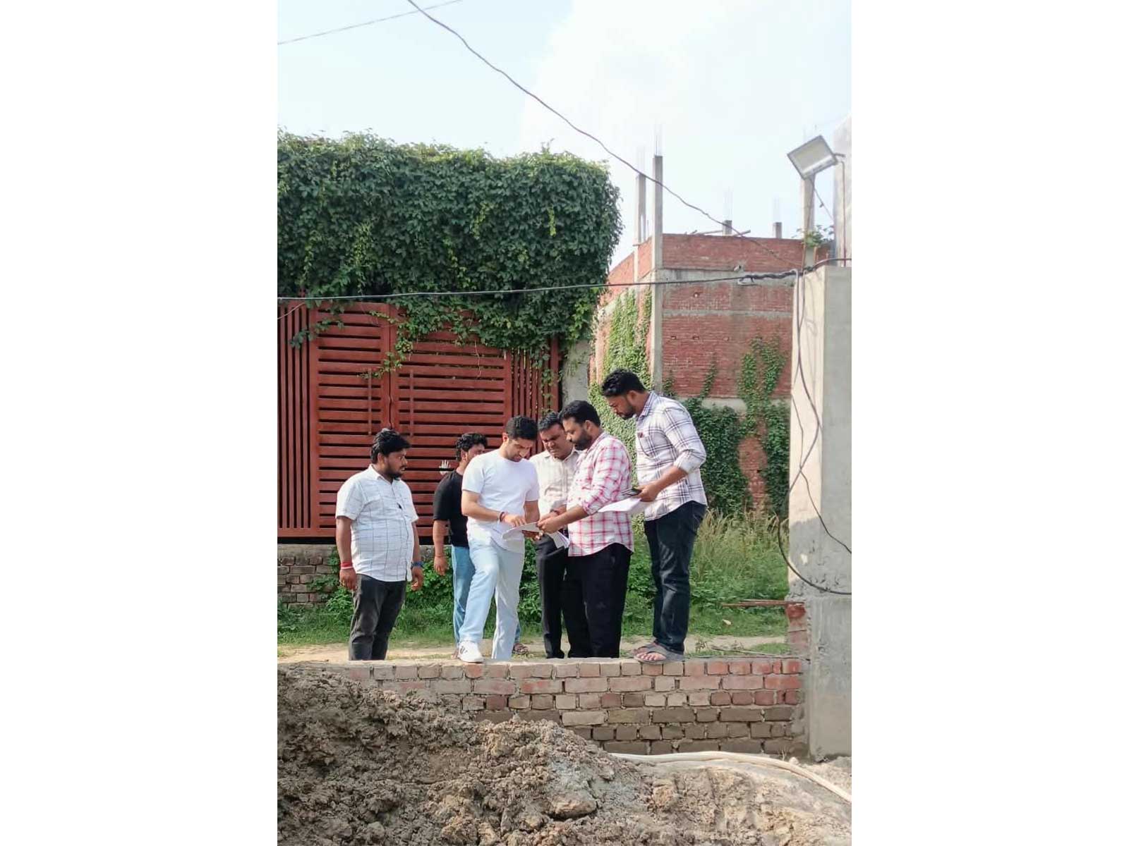 Municipal Commissioner Himanshu Nagpal inspecting the work at the transfer station under construction in Faridpur village (Photo: Municipal Corporation Varanasi)