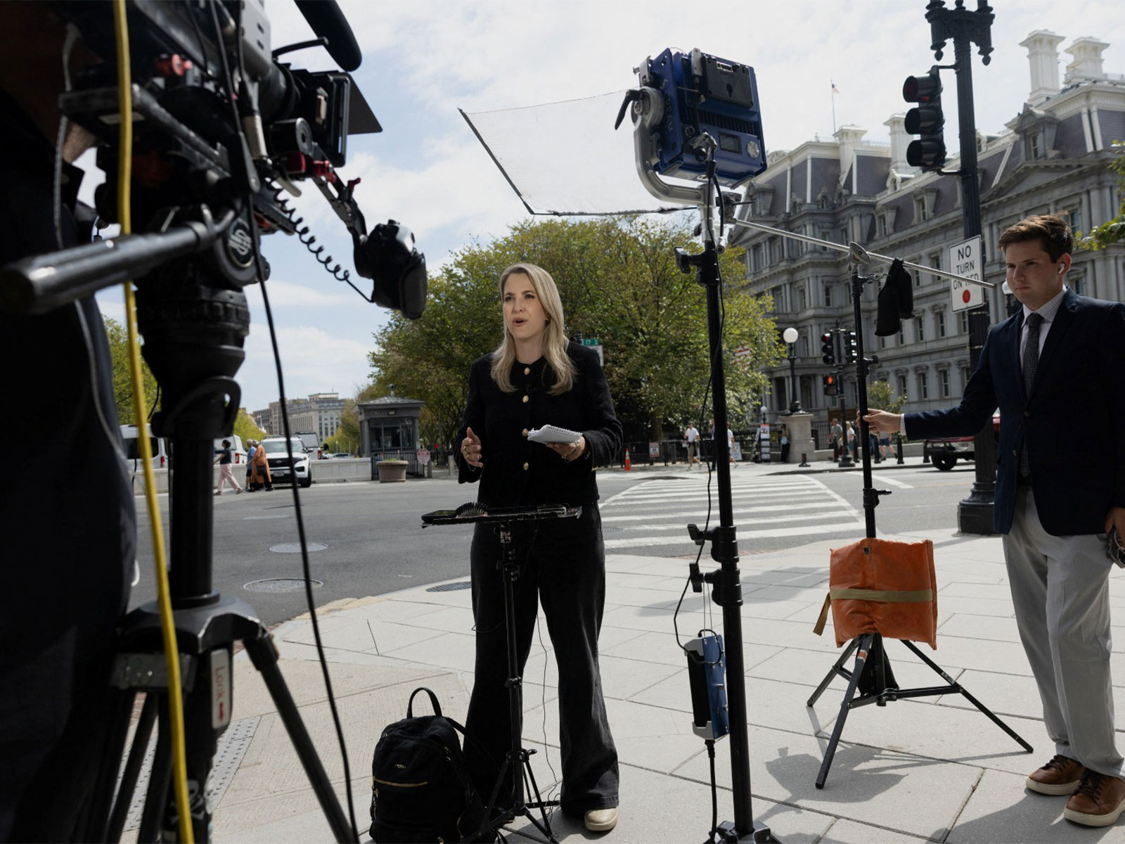 CNN correspondent Betsy Klein reports from the sidewalk outside the White House after US President Donald Trump banned three major news outlets (Photo/Reuters)