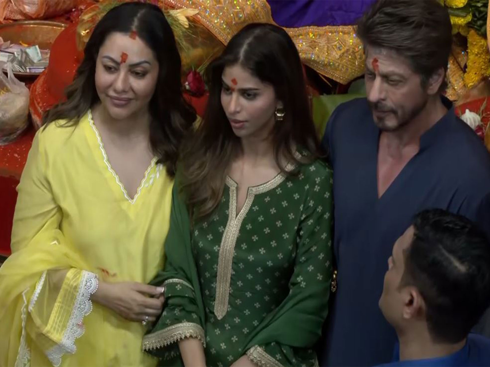 L-R Gauri, Suhana and Shah Rukh Khan (Photo/ANI)