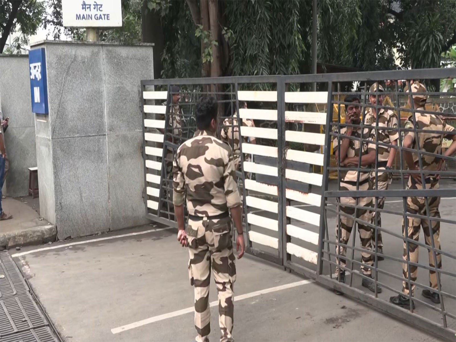 Security outside IIT Bombay campus (Photo/ANI)