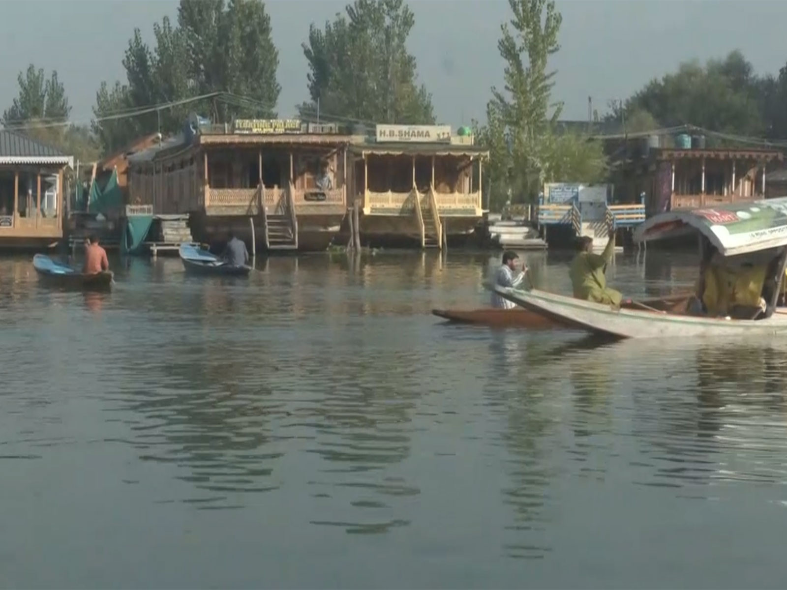 Tourists enjoy Shikara rides, pleasant weather at Dal Lake (Photo/ANI) 
