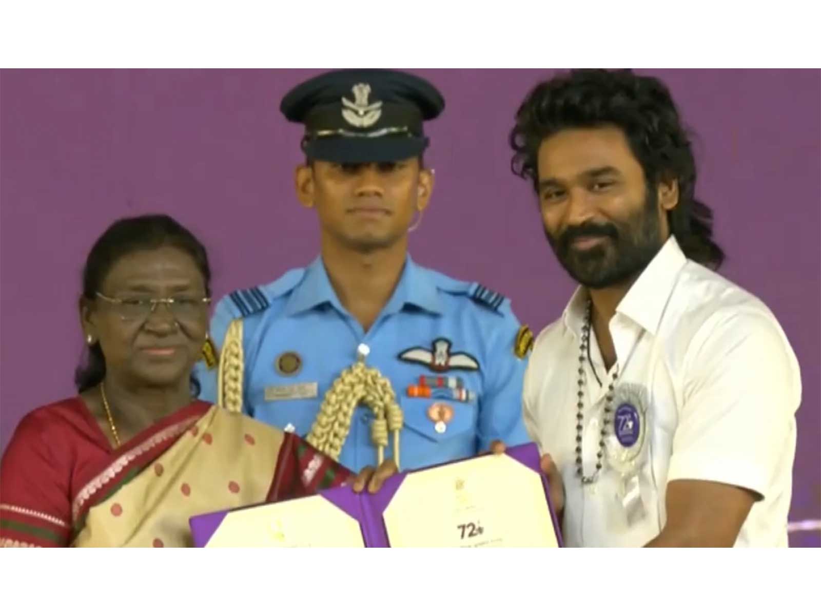Dhanush receives National Film Award (Photo/X@rashtrapatibhvn)