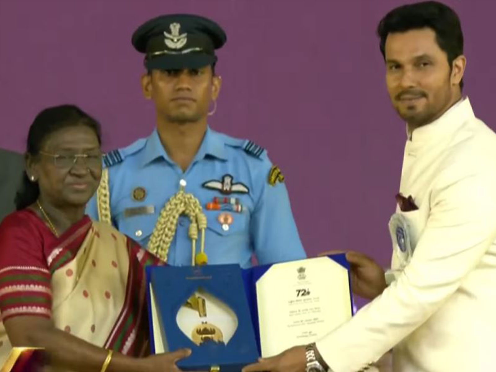 Randeep Hooda recieves National Award from President Droupadi Murmu (Photo/DD National)