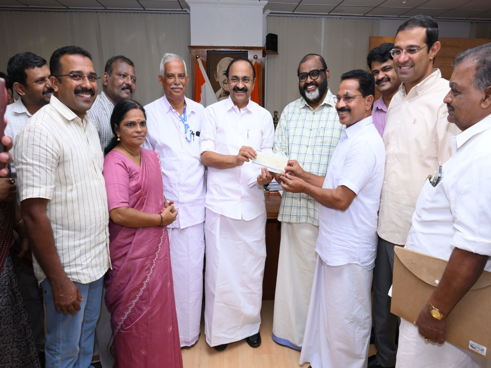 Jose hands over Rs 40 lakh CM VD Satheesan to fund a new bus for KSRTC (Photo/Release)