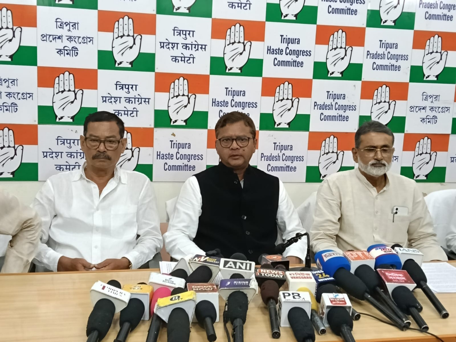 AICC MP and Tripura Pradesh Congress in-charge Saptagiri Ulaka and Pradesh Congress President Asish Kumar Saha (Photo: Tripura Congress) 