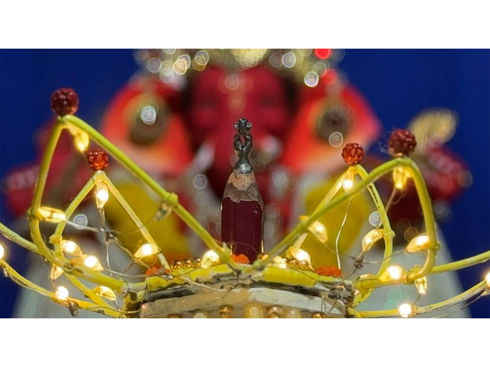 Miniature Ganpati on pencil tip (Photo/ANI)
