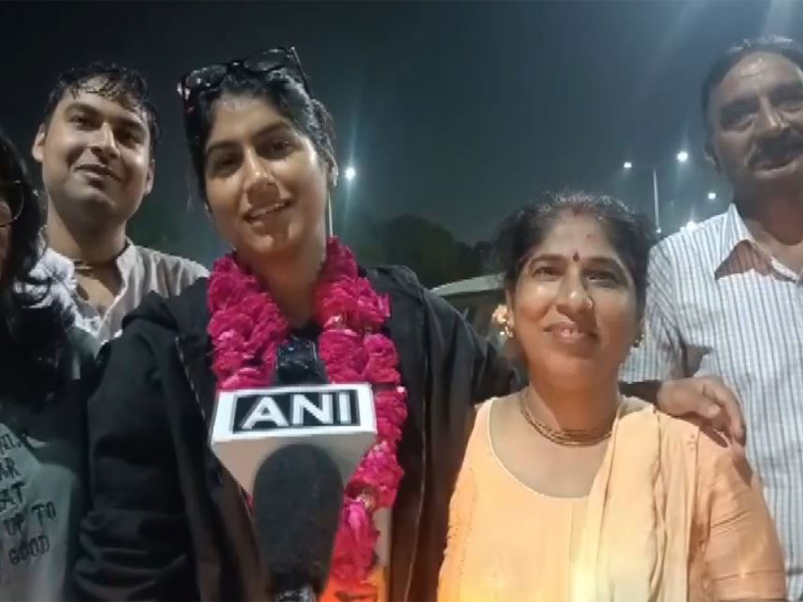 Pacer Nandani Sharma with her family. (Photo: ANI)
