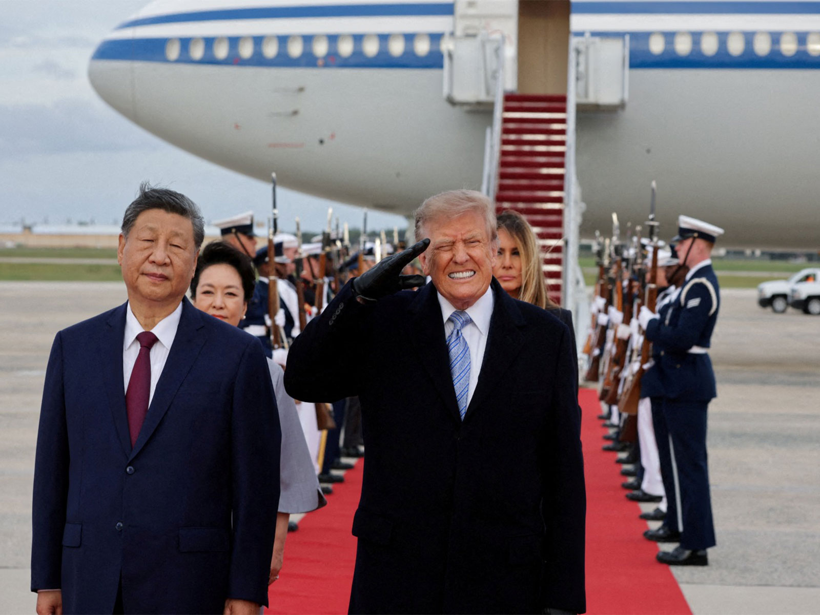 US President Donald Trump welcomes Chinese President Xi Jinping at Joint Base Andrews, US (Photo/Reuters)