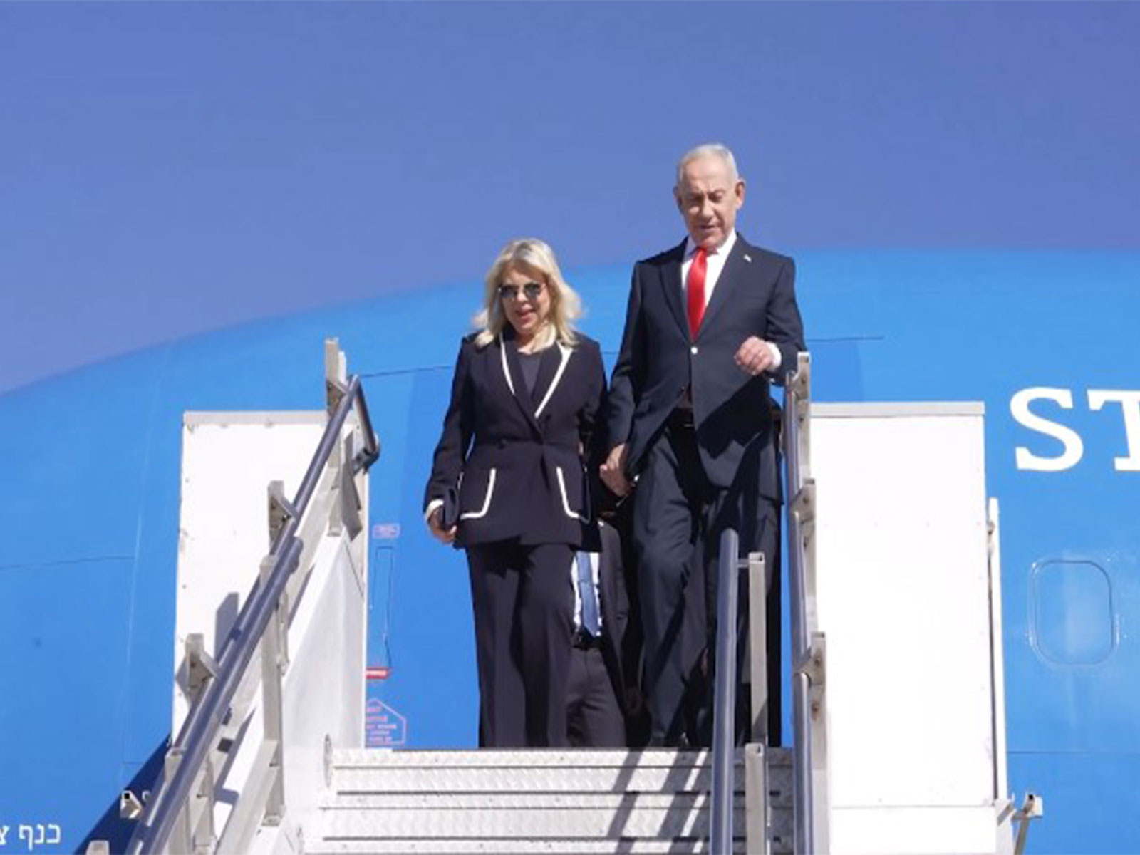Israeli Prime Minister Benjamin Netanyahu and his wife Sara Netanyahu land in US (Photo/X/@IsraeliPM)