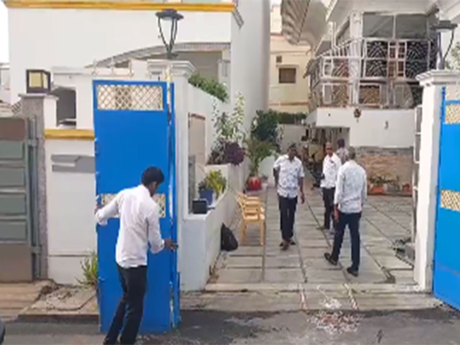 Vigilance searches at residence of DMK MP CN Annadurai in Vengikkal (Photo/ANI)