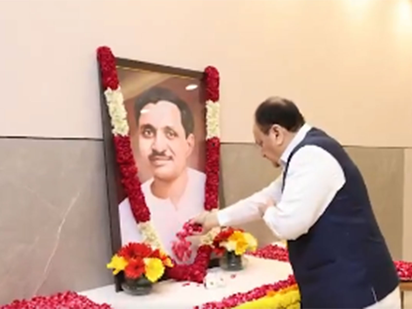 Union Health Minister Jagat Prakash Nadda paying tribute to Pandit Deendayal Upadhyaya (Phot/ANI)