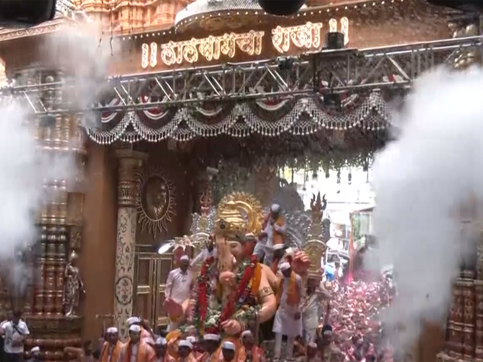Lalbaugcha Raja immersion procession (Photo/ANI) 
