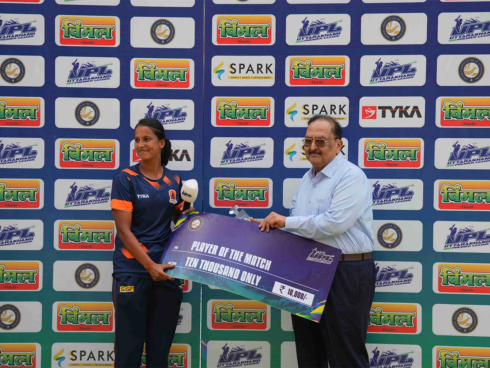 UPL Chairperson Sunil Joshi presenting POTM award to a player in Women's Uttarakhand Premier League. (Photo: UPL)