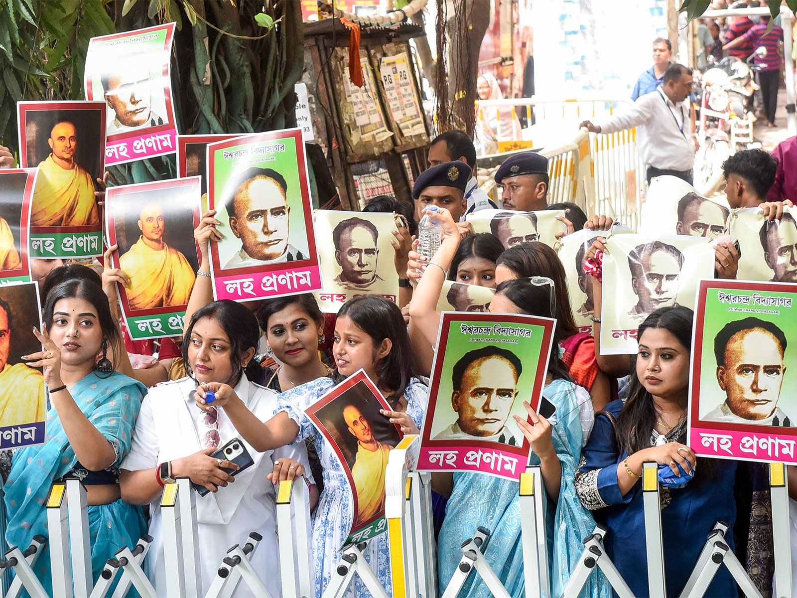 People hold a poster of Ishwar Chandra Vidyasagar (File Photo/ANI)