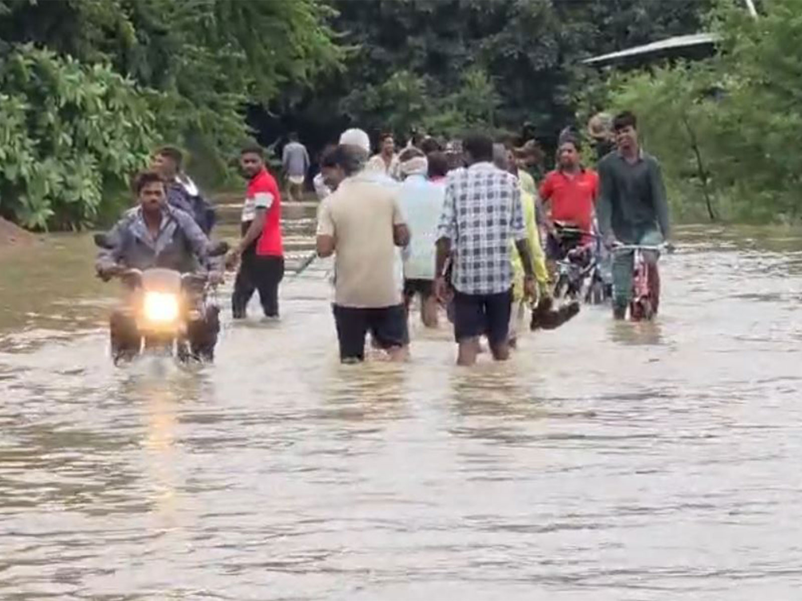 Raipur/Durg, Chhattisgarh: Kharun River overflows and floods villages located nearby, following incessant heavy rainfall in the last 24 hours (Photo/ANI)