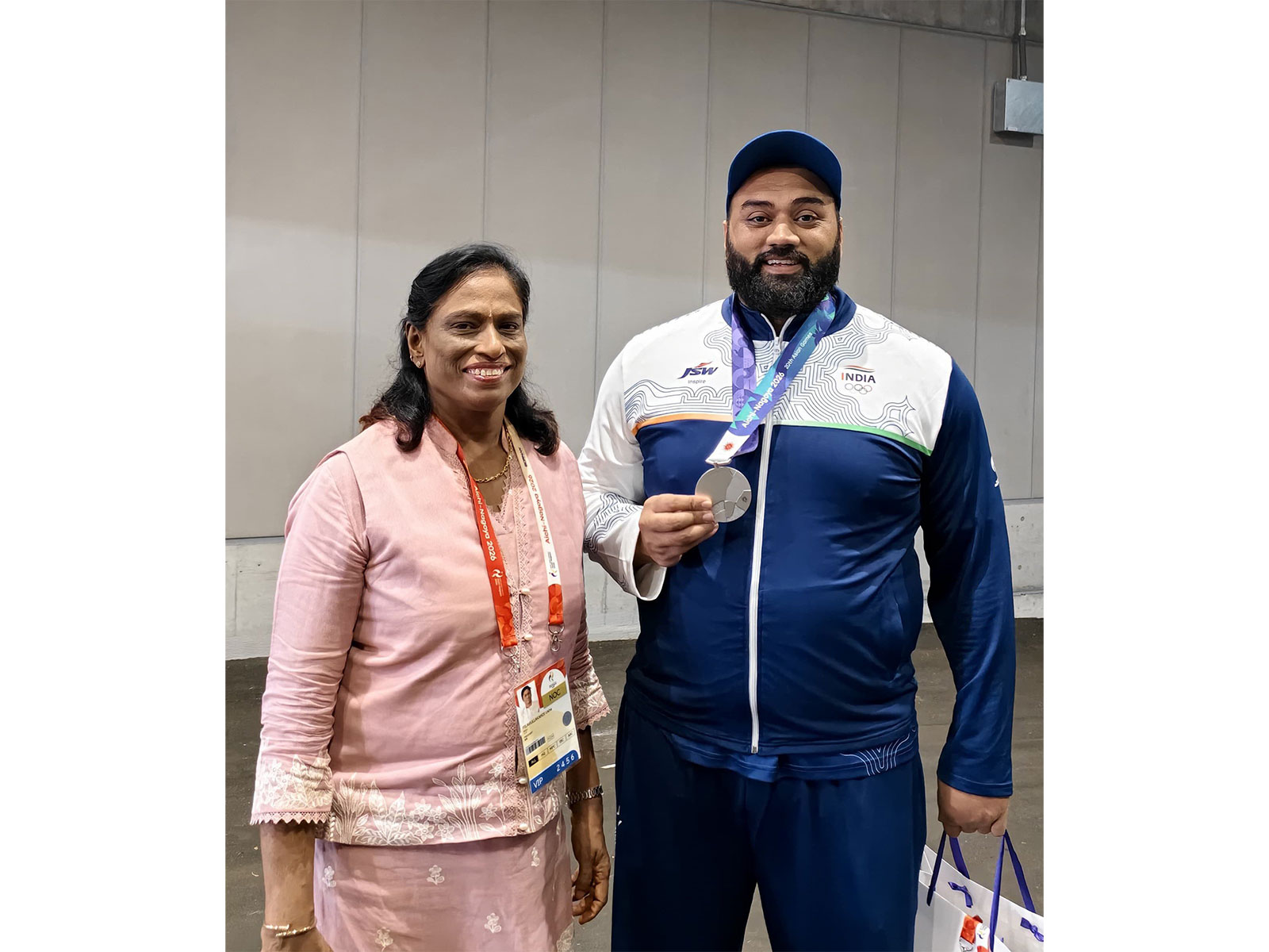 PT Usha (L) with Tajinderpal Singh Toor. (Photo: X/ @PTUshaOfficial)
