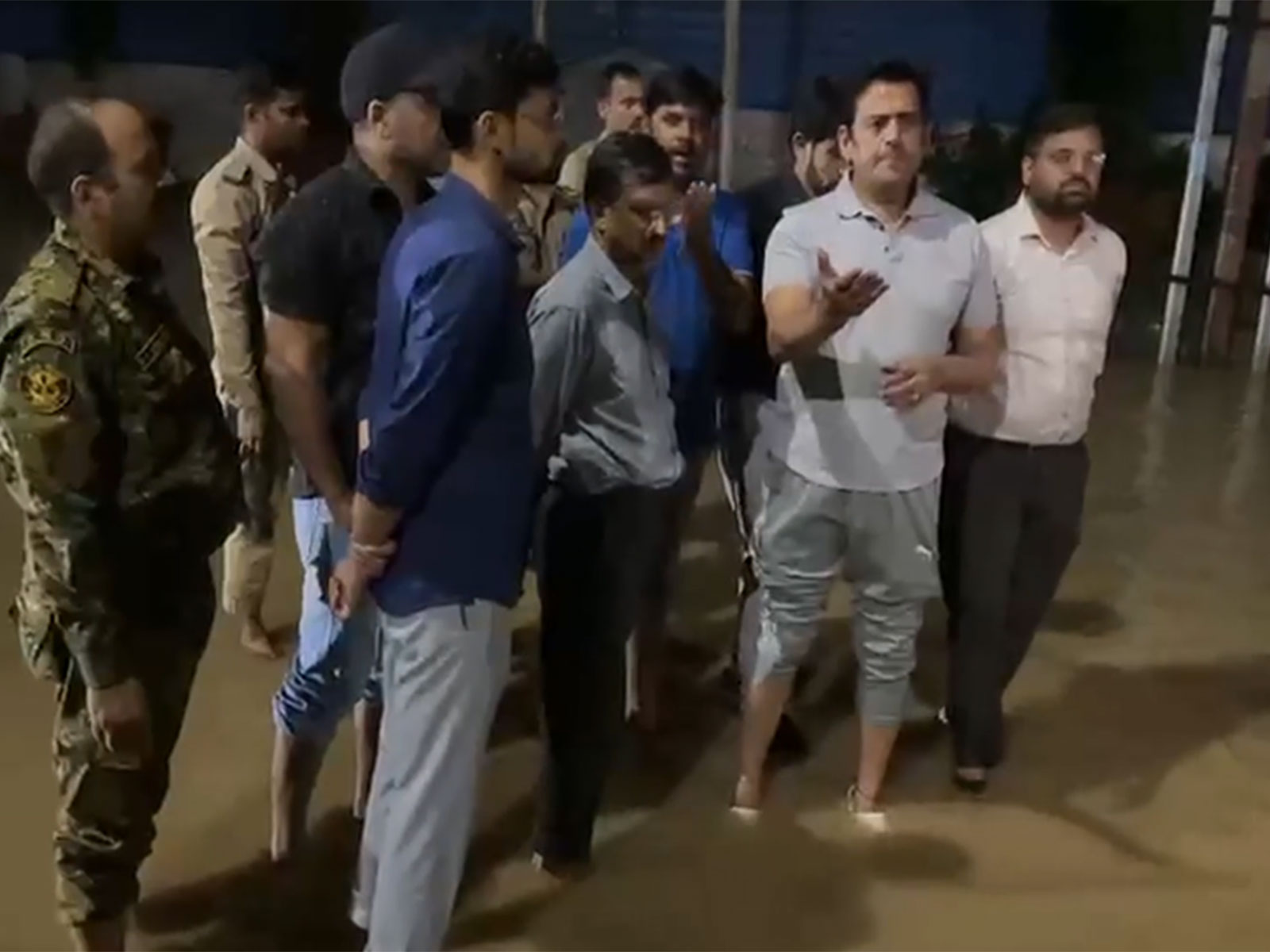  BJP MP Ravi Kishan inspected waterlogged areas following heavy rainfall (Photo/ANI)