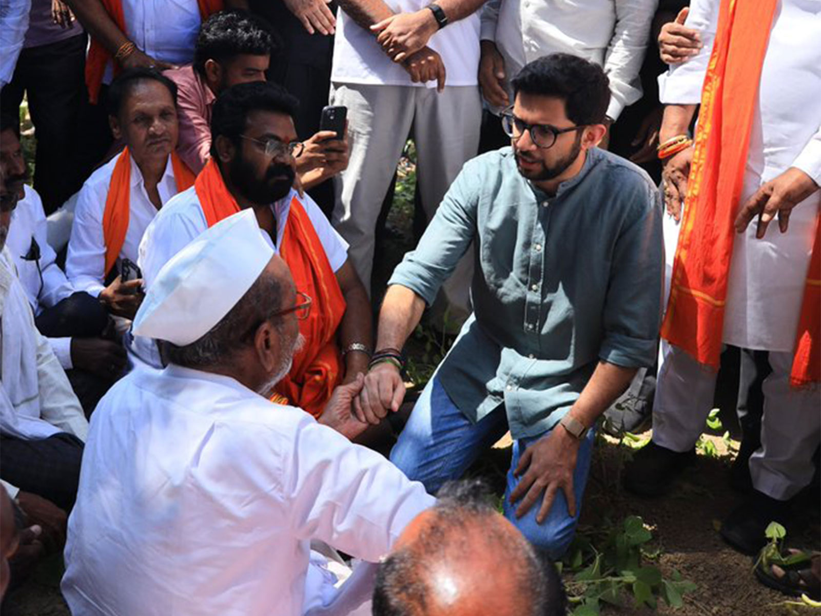 Aaditya Thackeray meets drought affected farmers in Parbhani (Photo/ANI)