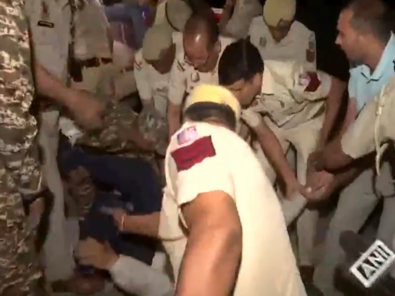 AAP leaders and workers detained during protest (Photo/ANI)
