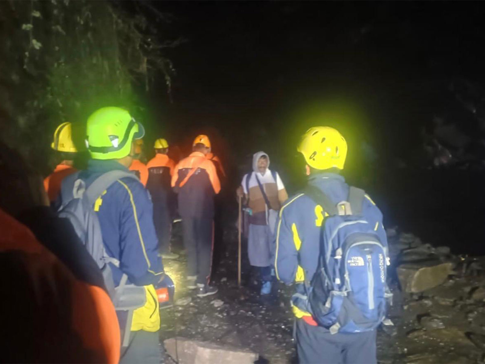 Rescue teams safely evacuate pilgrims stranded near Chirbasa (Photo/SDRF)