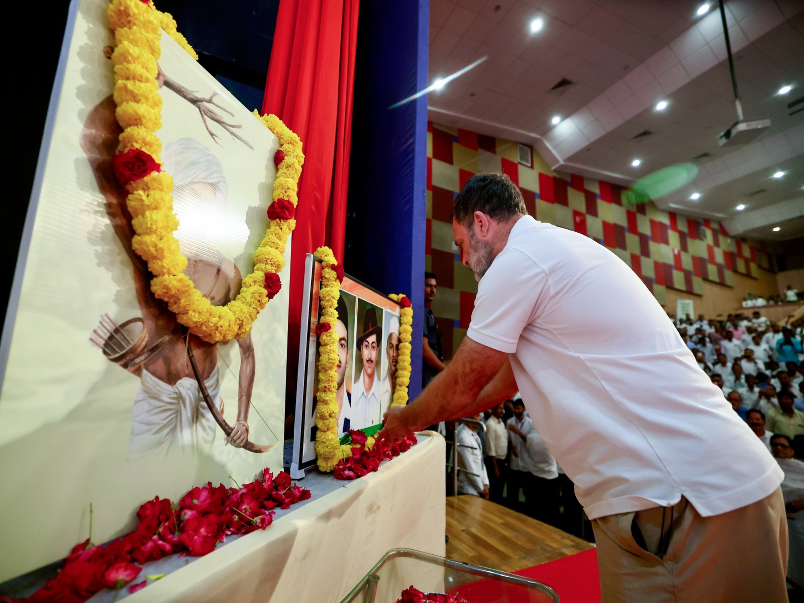 Rahul Gandhi Pays Floral Tribute to Bhagat Singh (File Photo/ANI) 