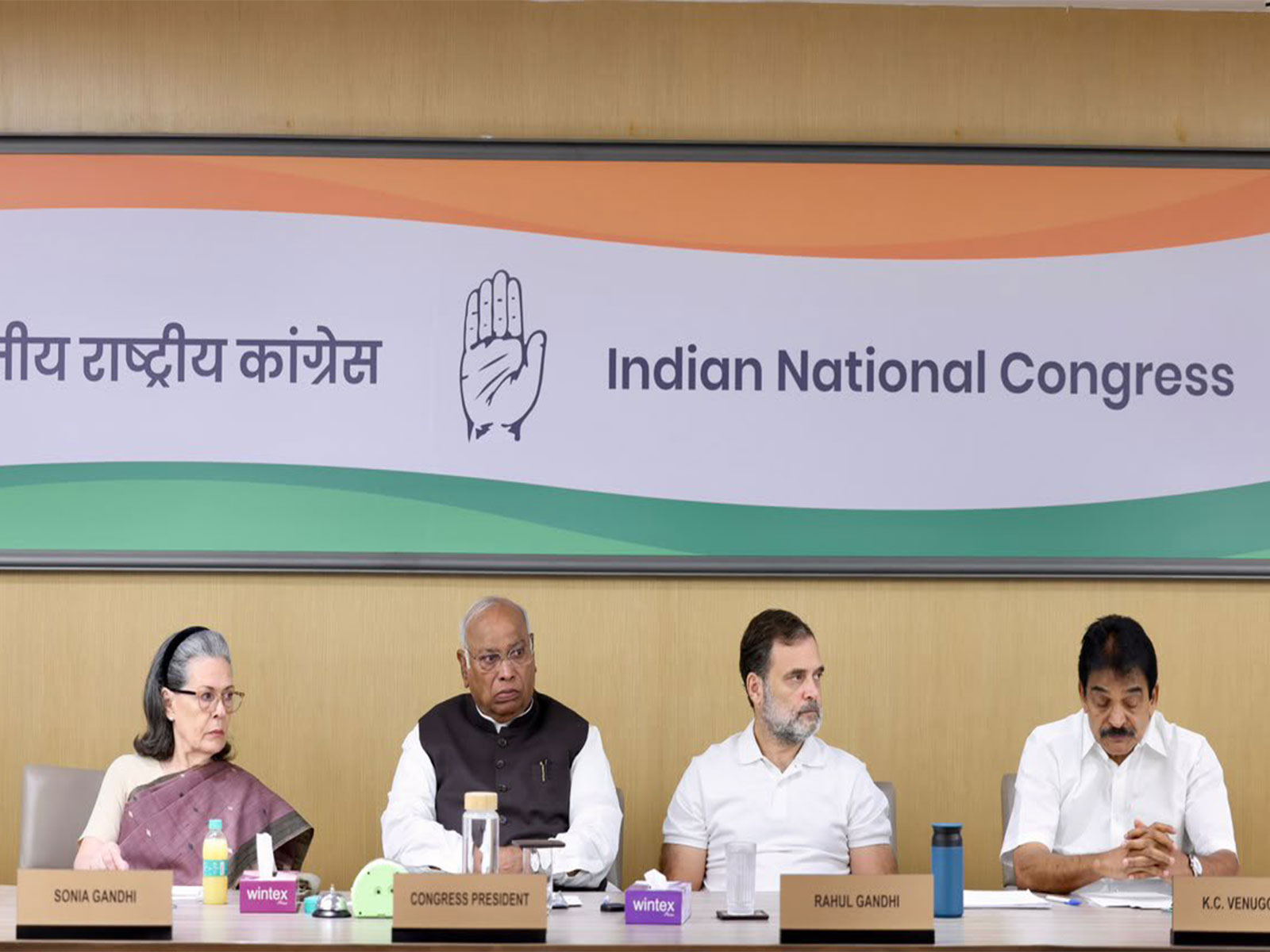 Congress president Mallikarjun Kharge at CWC meet (Photo/@kharge)
