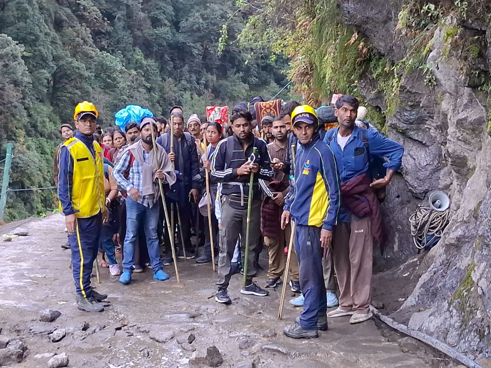 SDRF safely escorts around 9,000 pilgrims (Photo: SDRF)
