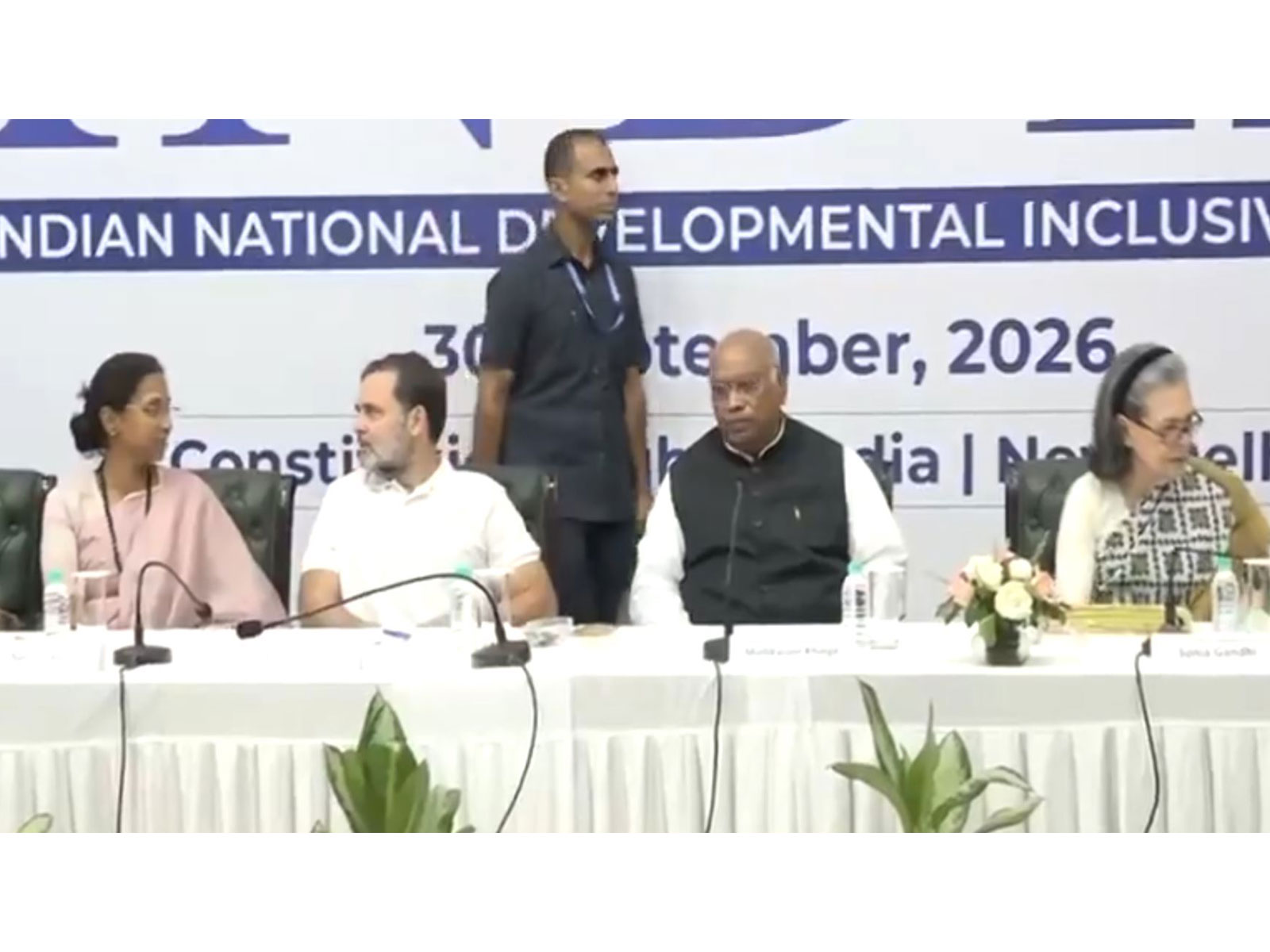 Congress president Mallikarjun Kharge with Rahul, Sonia Gandhi and Supriya Sule at INDIA bloc meet (Photo/@kharge)