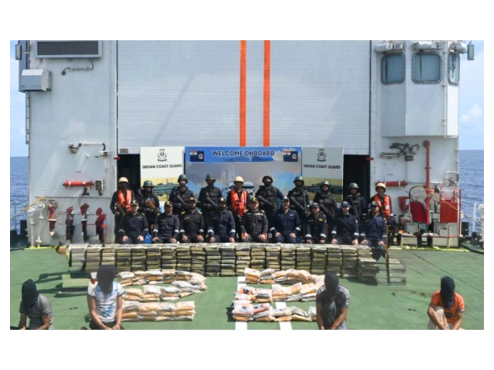 Coast guard seizes 526 kg of heroin and methamphetamine (Photo/@IndiaCoastGuard)