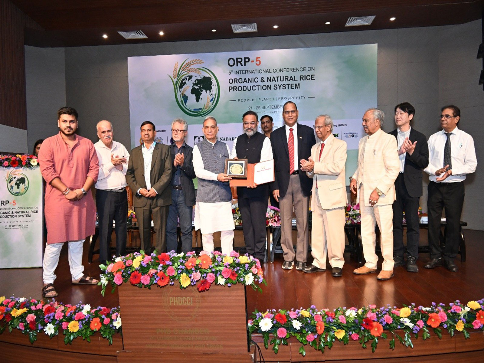 Prasana Prabhu, Chairman, AOL- SSIAST, receiving the AIASA National Award 2026, Institution of Excellence Award 2025, at ORP-5