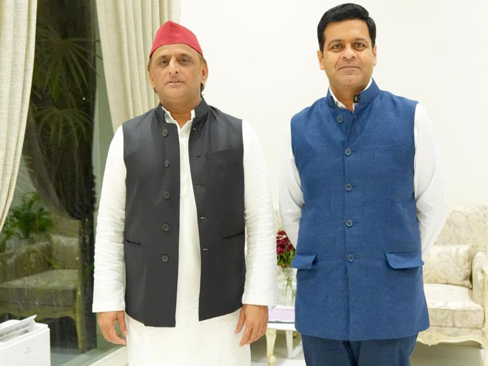 SP chief Akhilesh Yadav and Dhanraj Nathwani (Photo/X/@DhanrajNathwani)