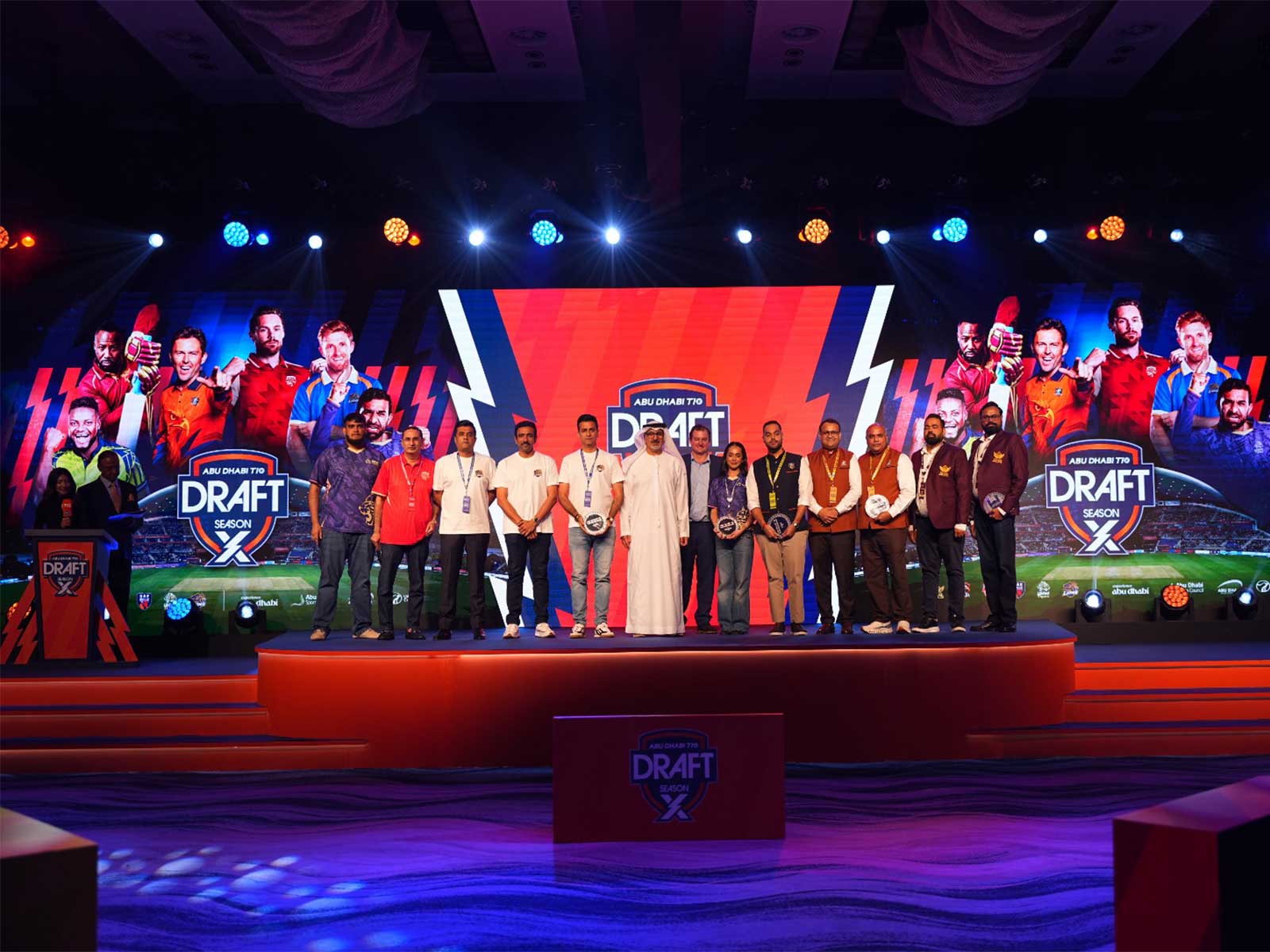 Officials, team representatives and dignitaries pose for a group photograph during the 2026 Abu Dhabi T10 Player Draft. (Photo: Abu Dhabi T10) 