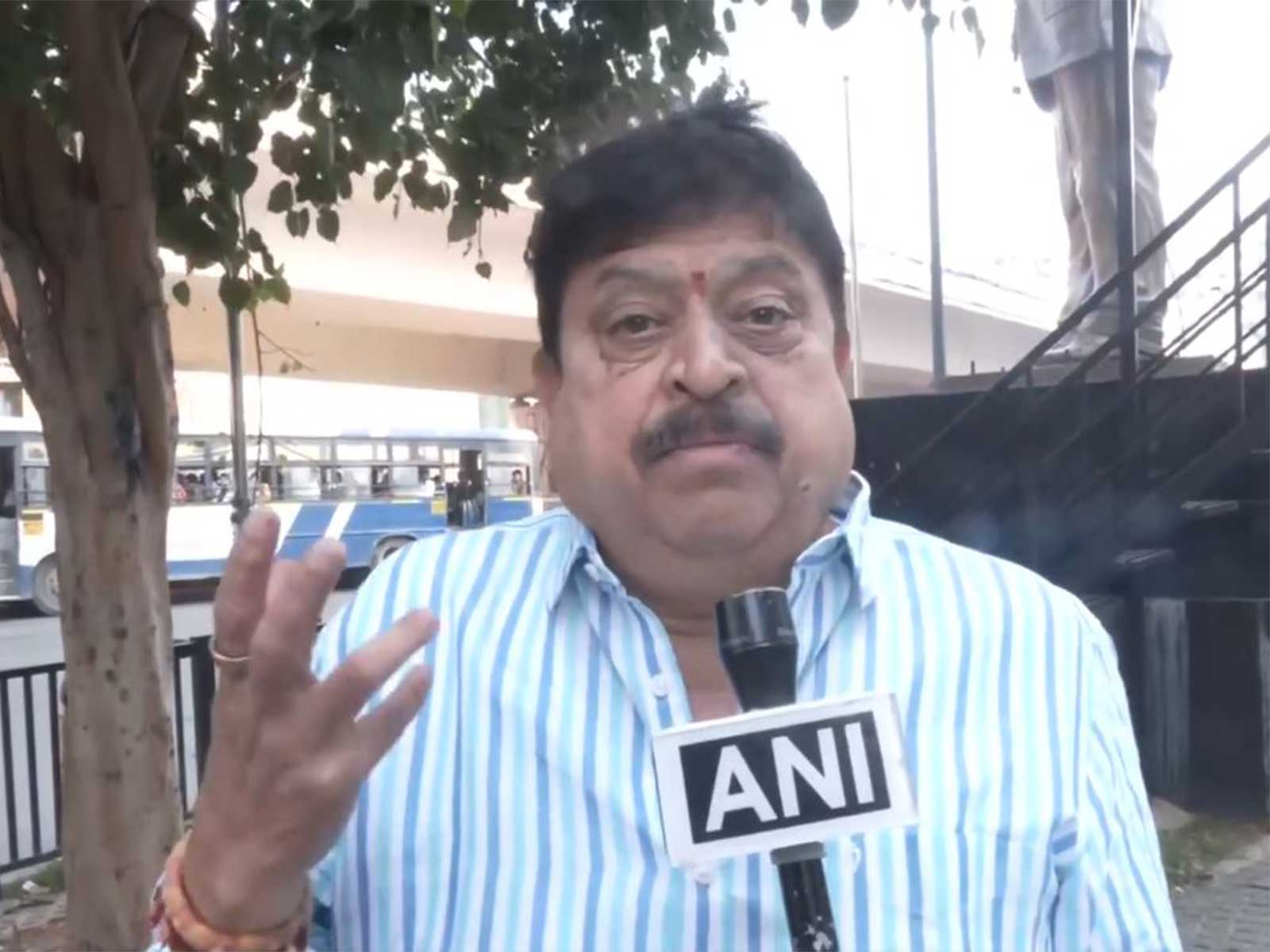  Telangana BJP president N Ramchander Rao praised Flydubai Captain Smit Machchhar (Photo/ ANI)