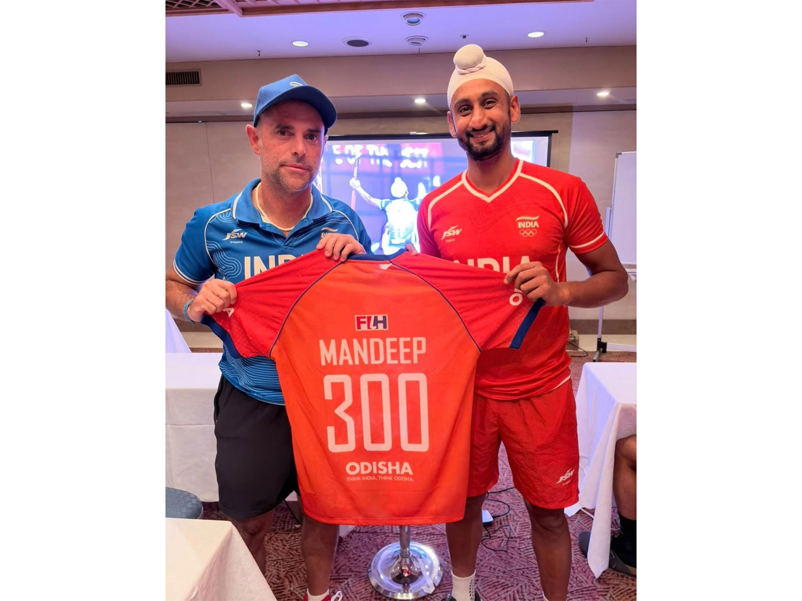 Mandeep Singh with head coach Craig Fulton. (Photo: HI Media)