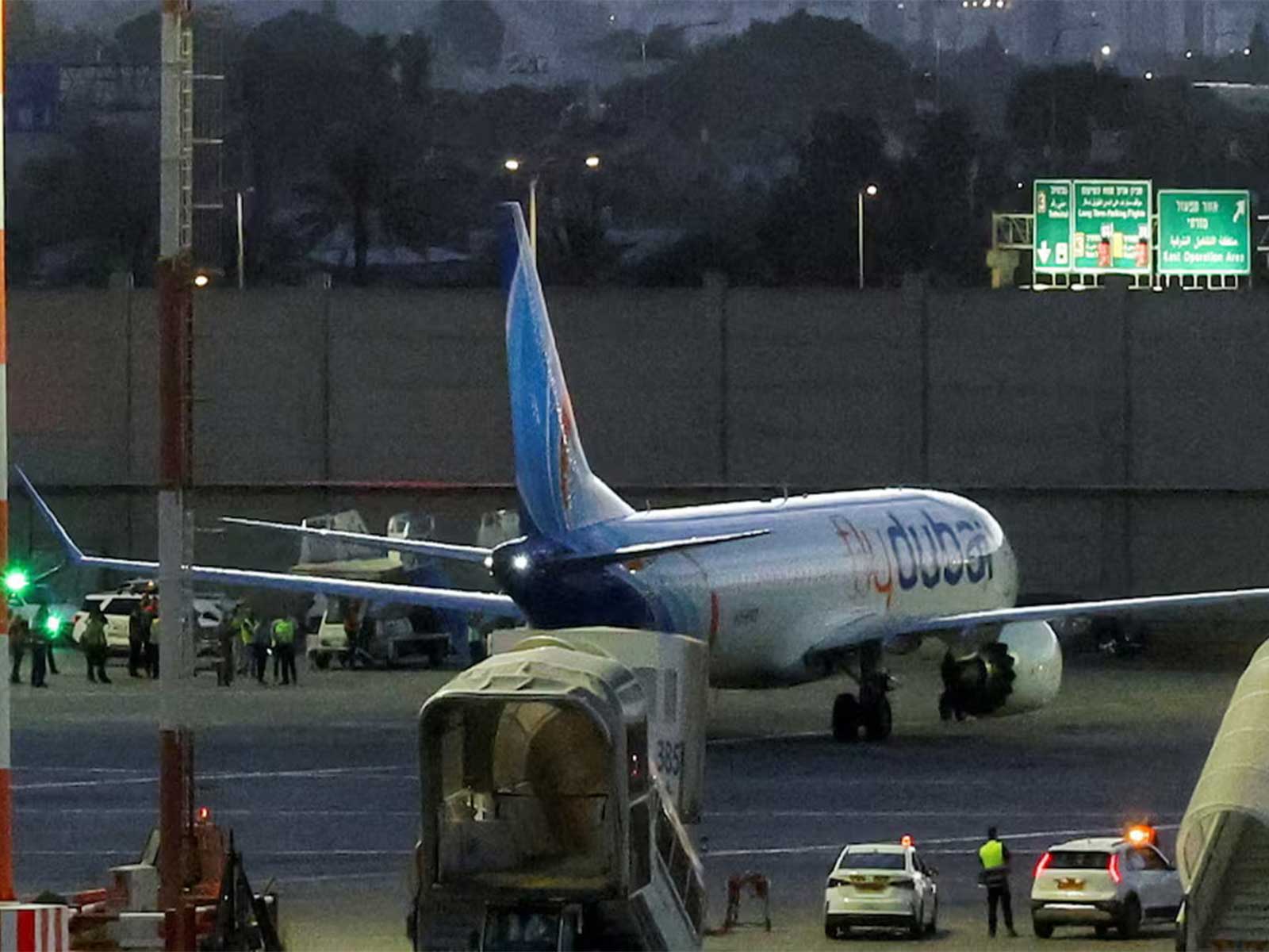A plane carrying passengers from the FlyDubai flight bound for Israel from the UAE, which was diverted to Saudi Arabia following an emergency signal, arrives at Ben Gurion International Airport in Lod, near Tel Aviv, Israel (Photo/Reuters)