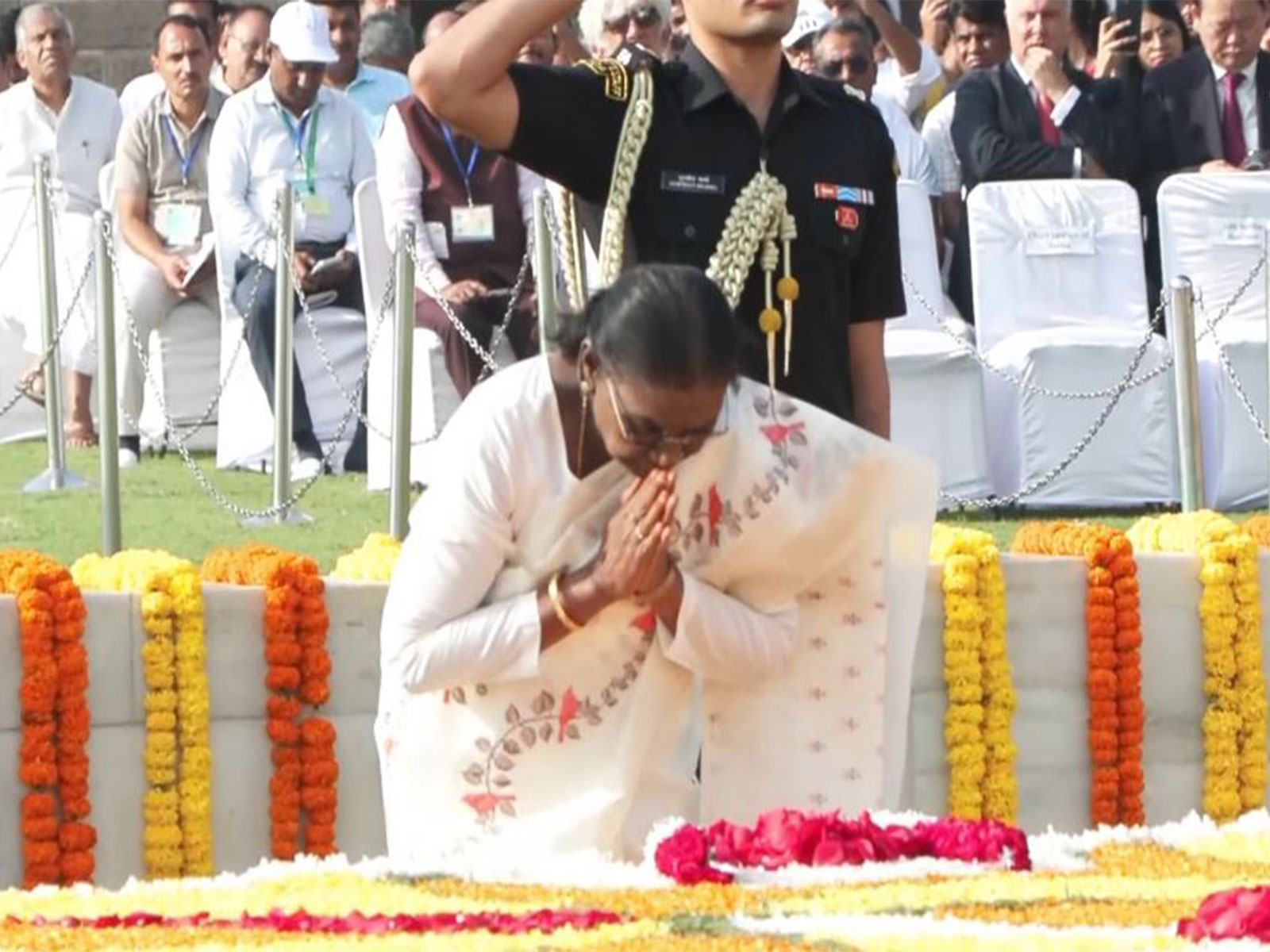 President Murmu paid tribute to Mahatma Gandhi on his 157th birth anniversary at Rajghat (Photo/ANI)