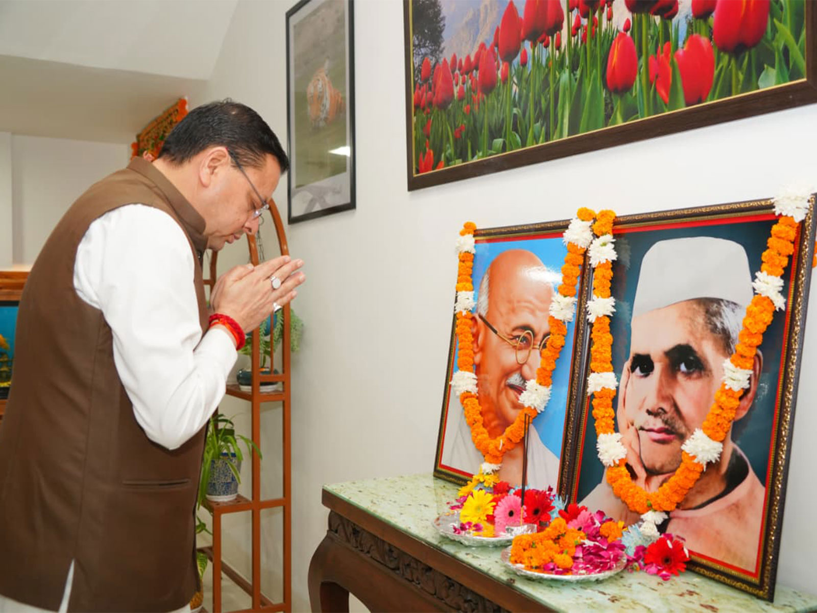 CM Dhami pays tribute to Mahatma Gandhi, Lal Bahadur Shastri (Photo/X/@pushkardhami)