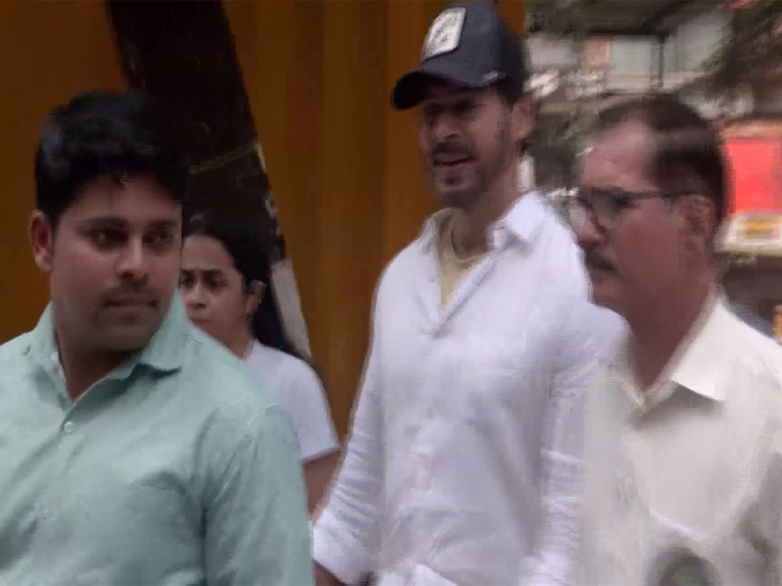 Dino Morea at Mumbai Police EOW office (Photo/ANI)