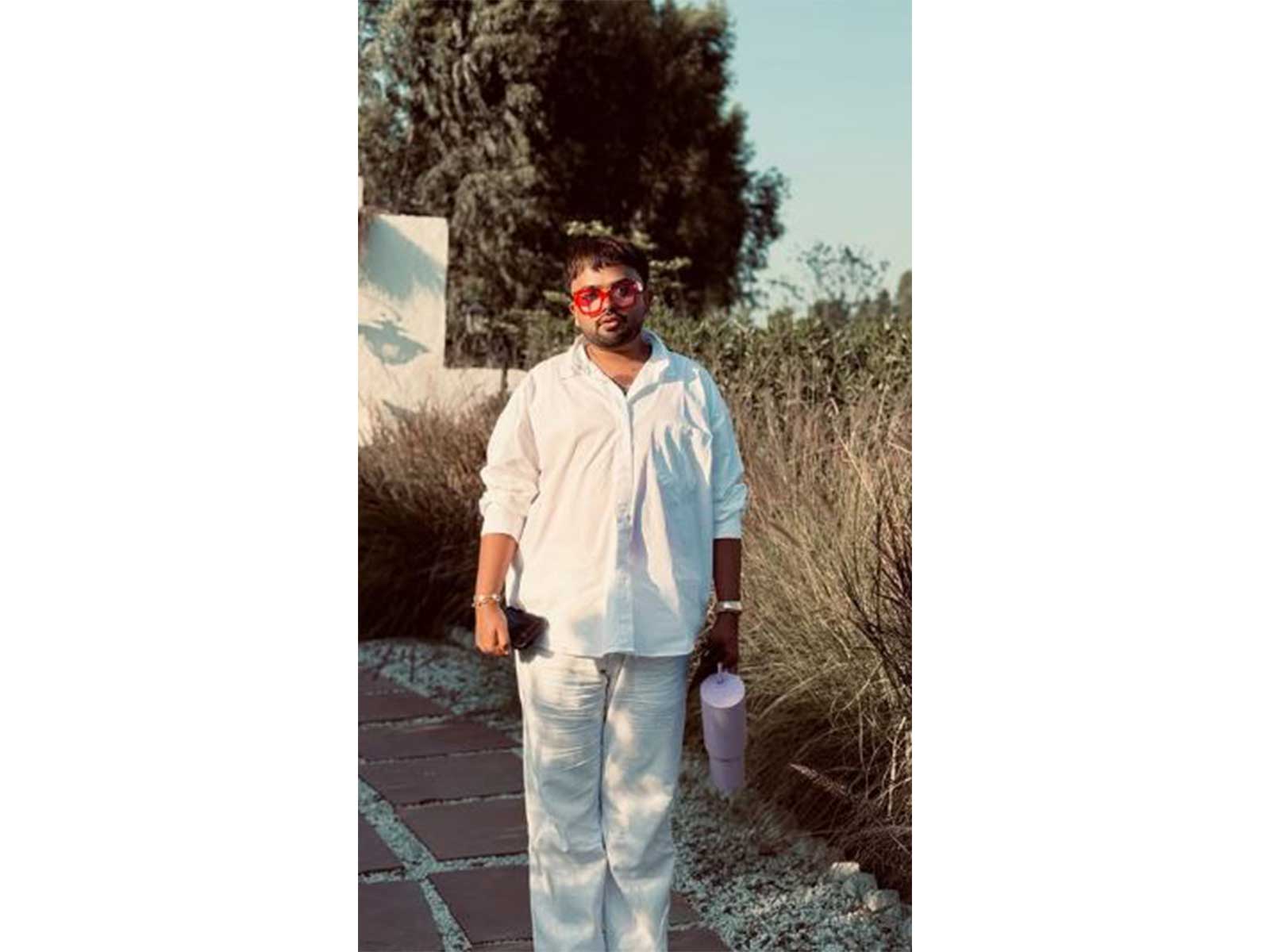 Makeup artist Mad Sandhu (Image source:  Instagram@its_madsandhuofficial)