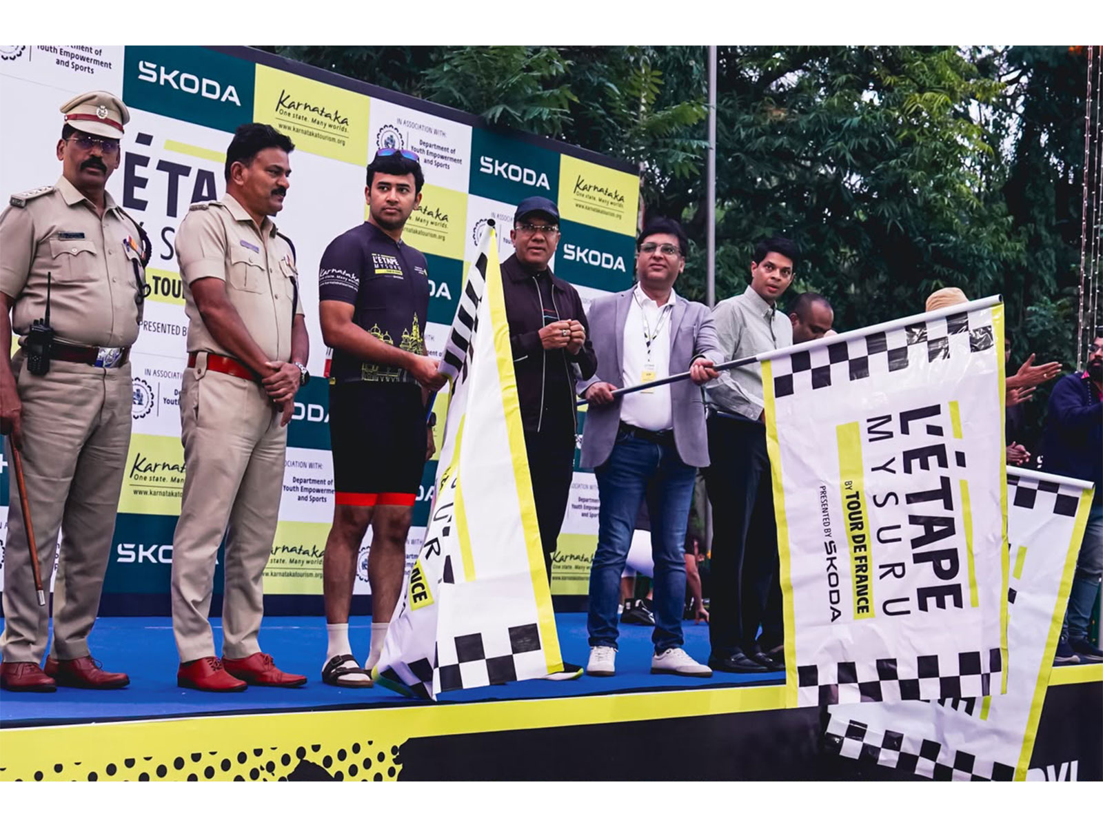 Škoda Auto India's Brand Director, Ashish Gupta, flags off L’Étape Mysuru by Tour de France