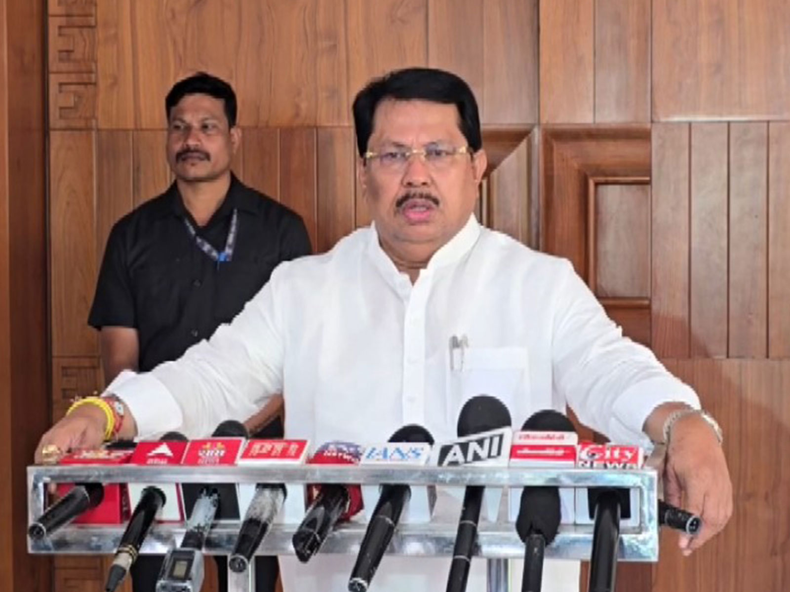 Congress leader Vijay Wadettiwar (Photo/ANI)