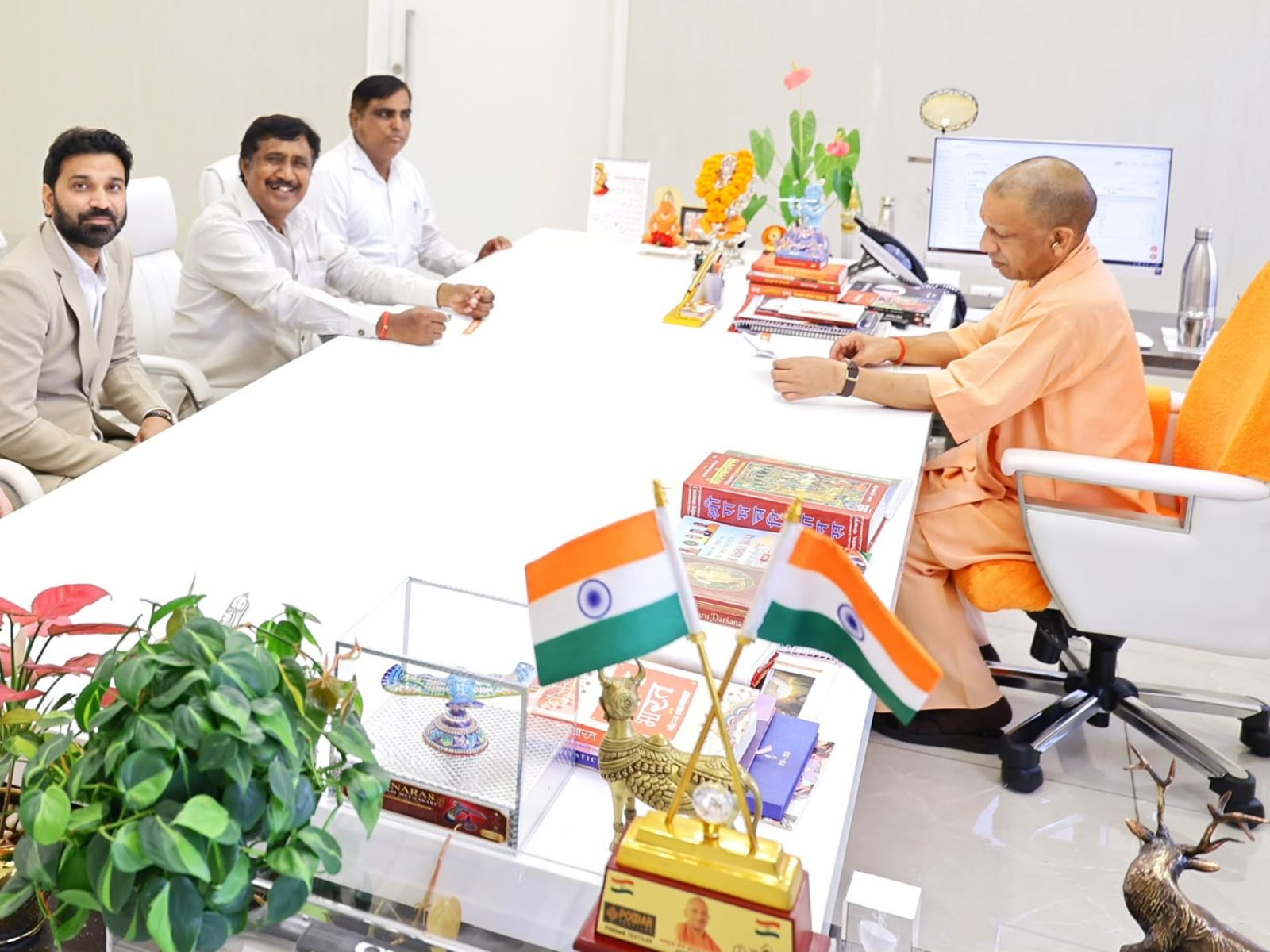 Moonlit Infra Founder Monu Chauhan Meets CM Yogi Adityanath to Discuss Ayodhya’s Future Development
